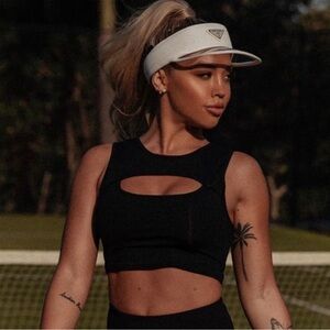 SOLD - 🔥5/$20🔥 - Saski Sports Bra